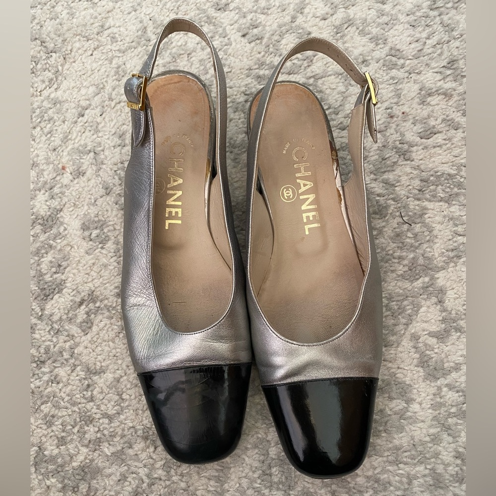 Vintage Chanel Silver slingback pumps
